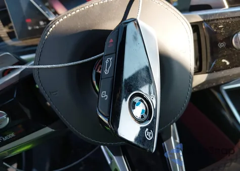 2025 BMW 740I xDrive z USA, uszkodzony, nr VIN WBA33EH01SCV39182